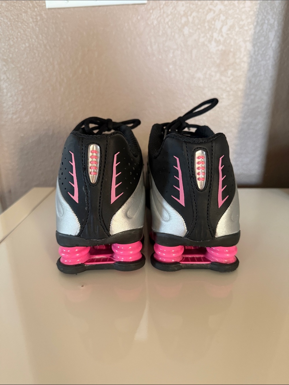 Nike Shox R4 sneakers in pink and metallic silver 8.5 - Picture 5 of 7